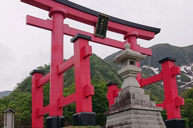 湯殿山鳥居